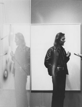 مشهد من معرض «Les Dix-neuf Regards ou l'Œuvre blanche»، FIAC، القصر الكبير، باريس، Galerie Jacqueline Blanquet، 1981